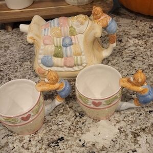 Goldilocks and Three Bears teapot and 2 mugs. Applause Excellent condition